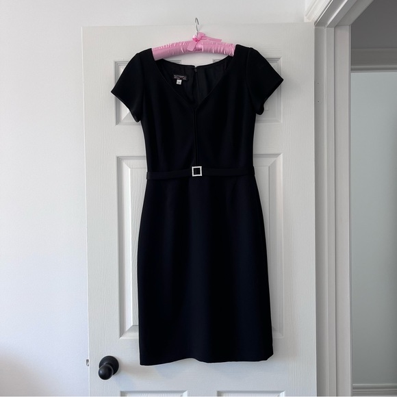 Perfect for holiday parties! Stunning classical, short sleeved, cocktail dress - Picture 1 of 4